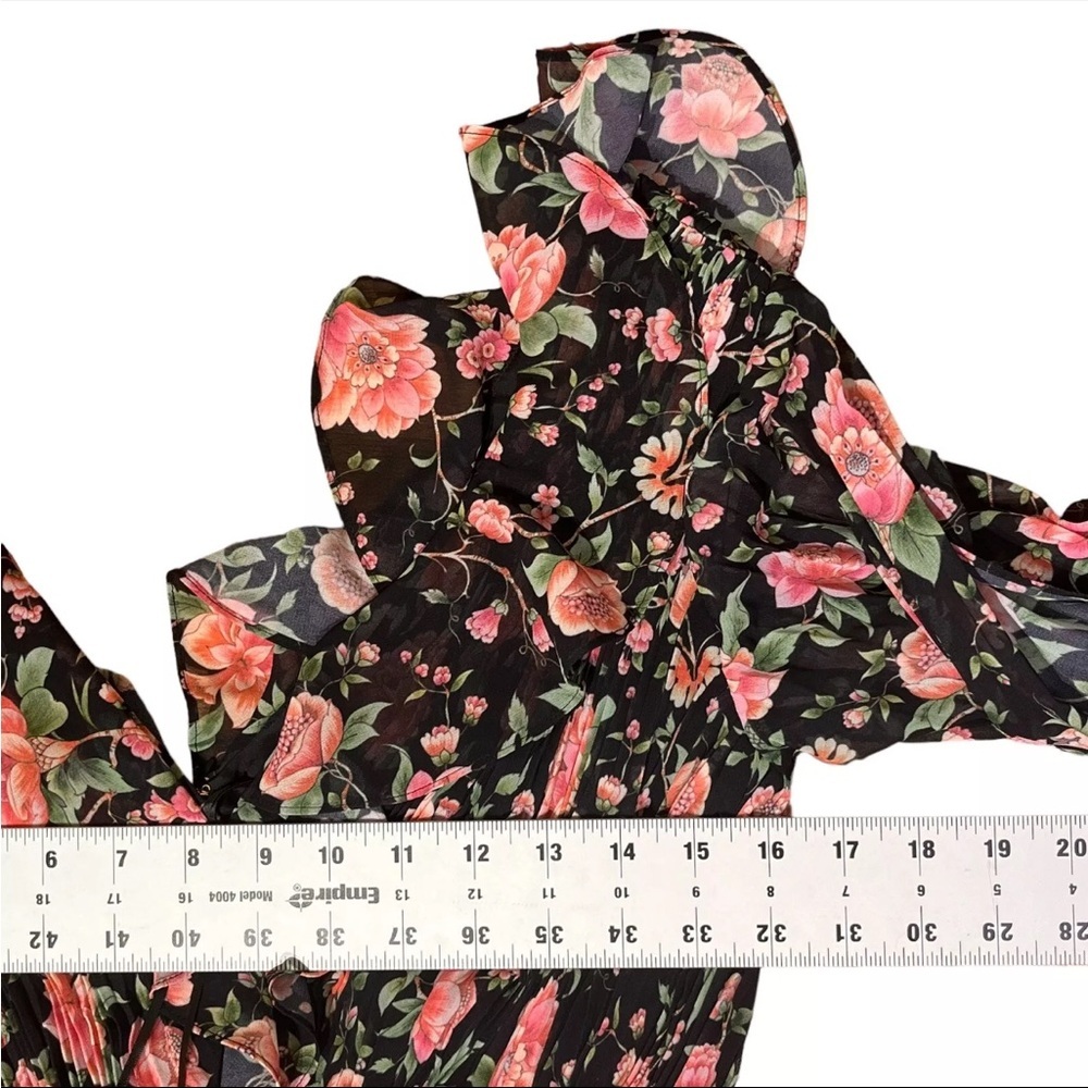 NWT AMUR X REVOLVE Sleeveless VNeck Pleat Romper Women's Size 4 Floral - Picture 5 of 11